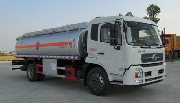 東風(fēng)油罐車(chē)圖片 東風(fēng)油罐車(chē)圖片