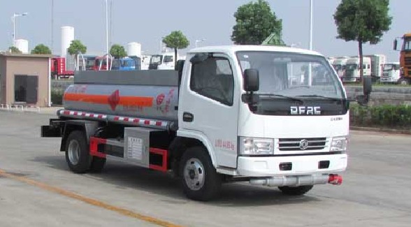 東風(fēng)油罐車(chē)圖片 東風(fēng)油罐車(chē)圖片