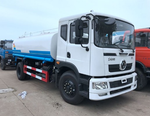 東風(fēng)創(chuàng)普D7L 15噸灑水車(chē)圖片 東風(fēng)創(chuàng)普D7L 15噸灑水車(chē)圖片