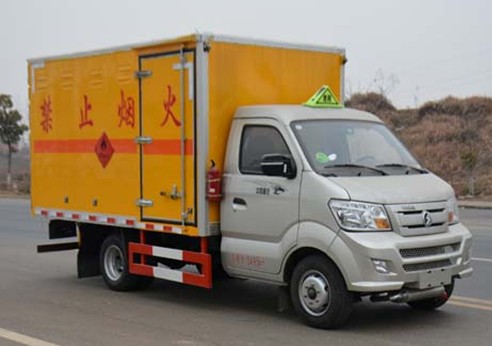 重汽王牌3.2米易燃液體廂式運(yùn)輸車(chē)圖片 重汽王牌3.2米易燃液體廂式運(yùn)輸車(chē)圖片