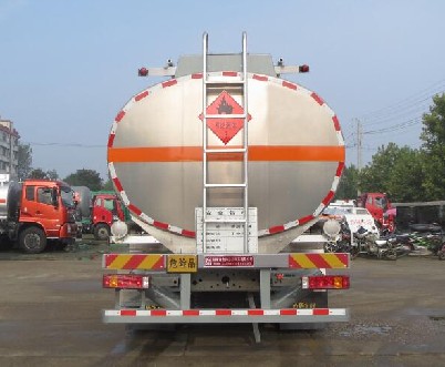 20噸重汽汕德卡后雙橋鋁合金油罐車(chē)圖片 20噸重汽汕德卡后雙橋鋁合金油罐車(chē)圖片