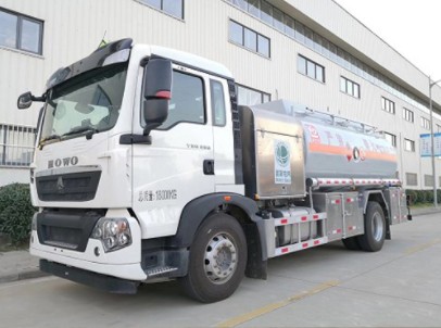 國(guó)五重汽豪沃飛機(jī)加油車(chē) 國(guó)五重汽豪沃飛機(jī)加油車(chē)