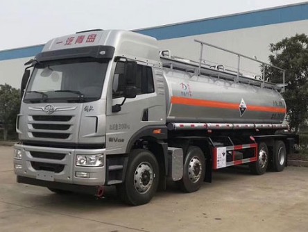 DLQ5319GFWC5型腐蝕性物品罐式運(yùn)輸車