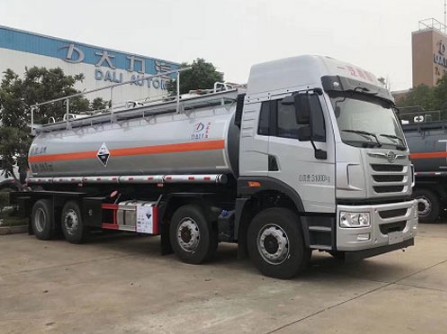 DLQ5319GFWC5型腐蝕性物品罐式運(yùn)輸車