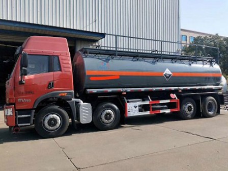 DLQ5319GFWC5型腐蝕性物品罐式運(yùn)輸車