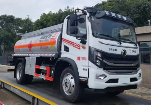 東風(fēng)華神新款（DV3）8噸油罐車(chē)