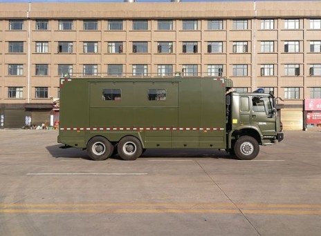 重汽六驅野外自行式炊事車_重汽六驅越野炊事車