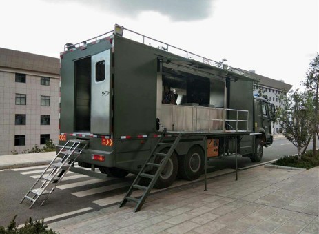 重汽六驅野外自行式炊事車
