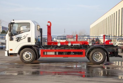 重汽王牌藍(lán)牌勾臂垃圾車