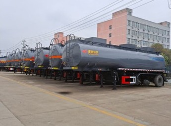 普貨襯塑半掛罐式車,特運(yùn)牌DTA9403GGY型半掛供液車,DTA9401GGS型供水半掛車