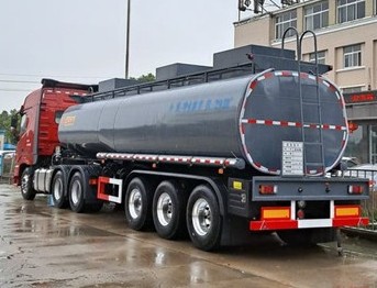 普貨襯塑半掛罐式車,特運(yùn)牌DTA9403GGY型半掛供液車,DTA9401GGS型供水半掛車